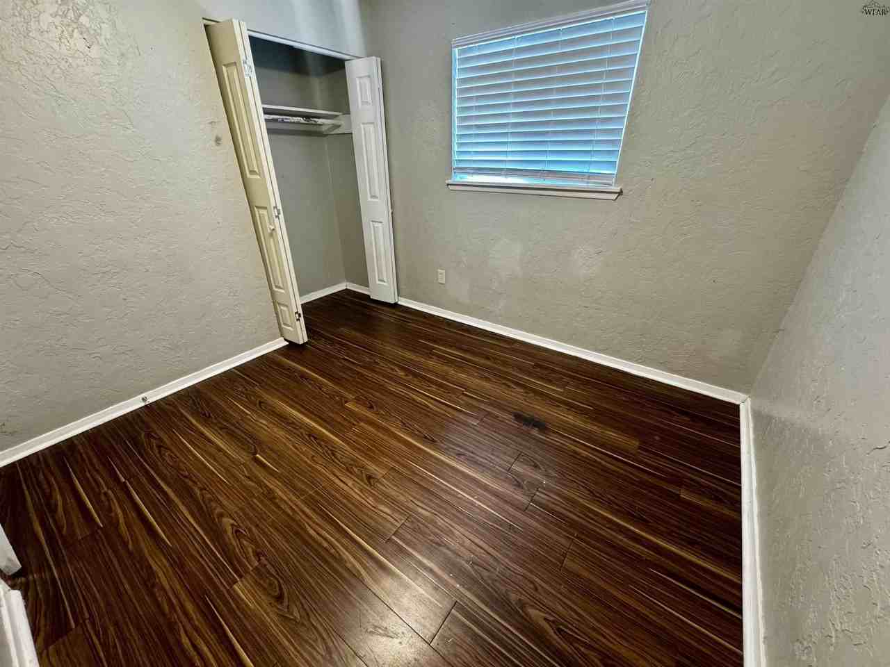 1710 10th St #10 - Photo 4 of 7