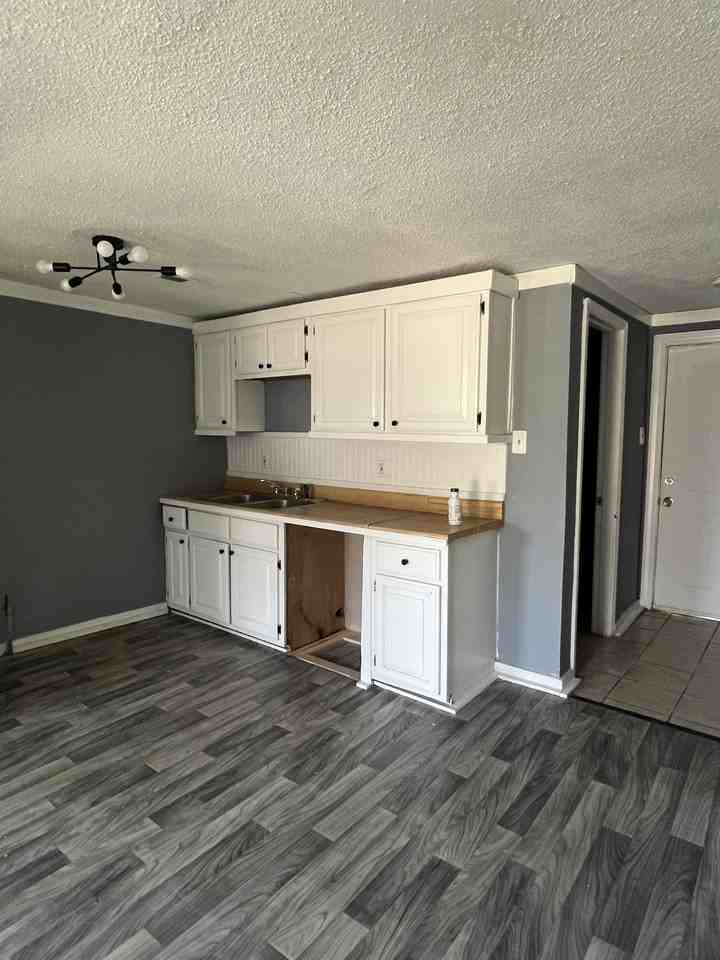 420 Shelton St #1 - Photo 2 of 6