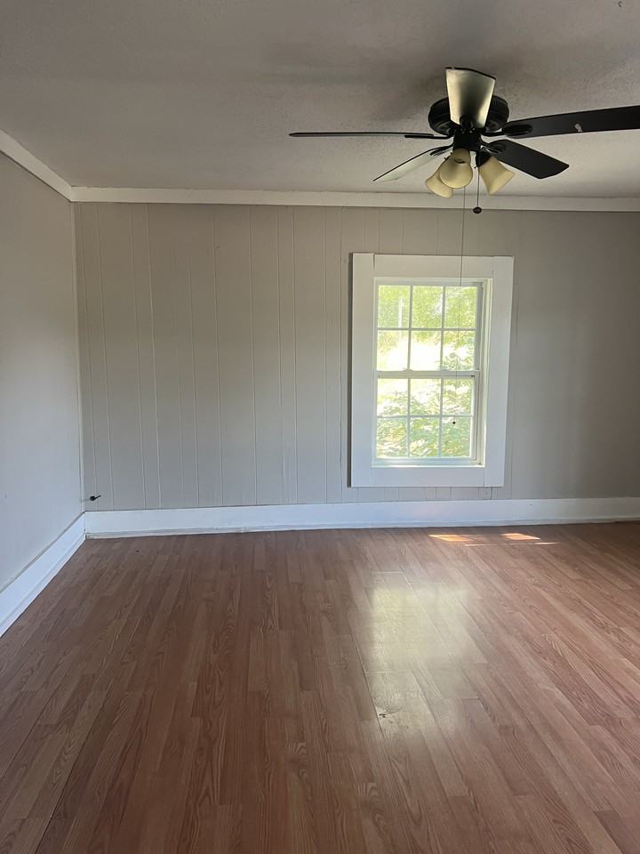 420 Shelton St #1 - Photo 4 of 6