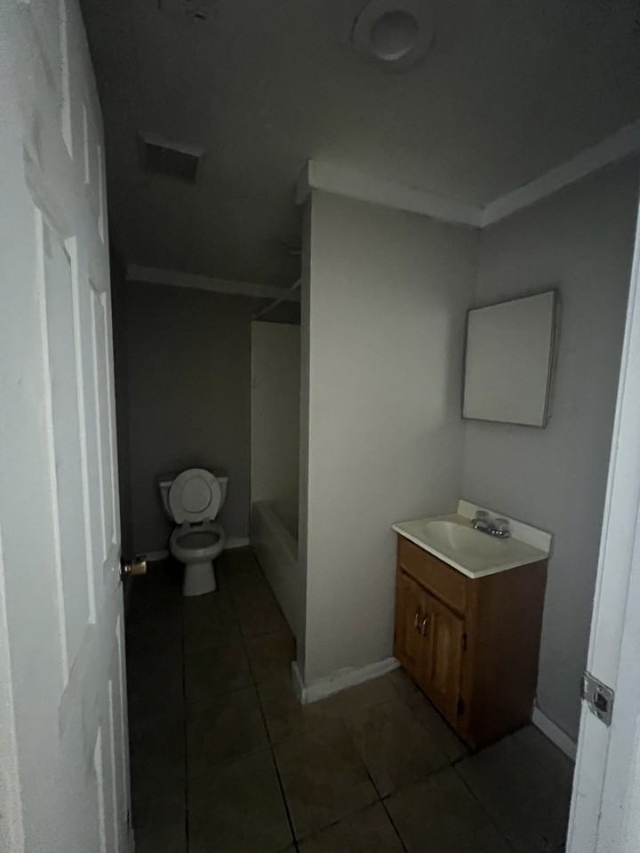420 Shelton St #1 - Photo 6 of 6