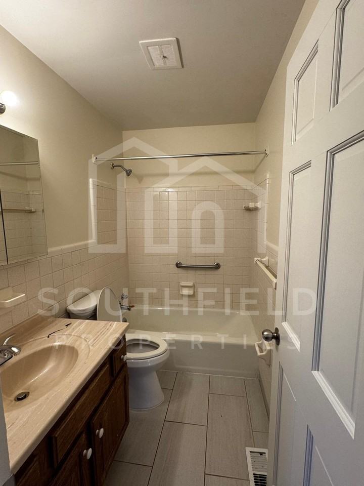 3735 Lovell Ave #3 - Photo 3 of 7