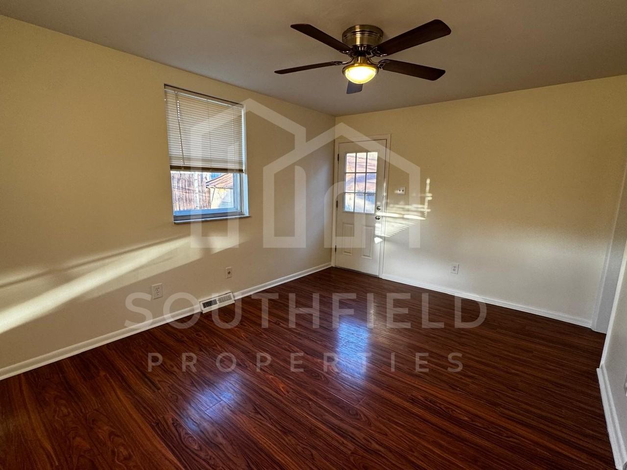 3735 Lovell Ave #3 - Photo 5 of 7