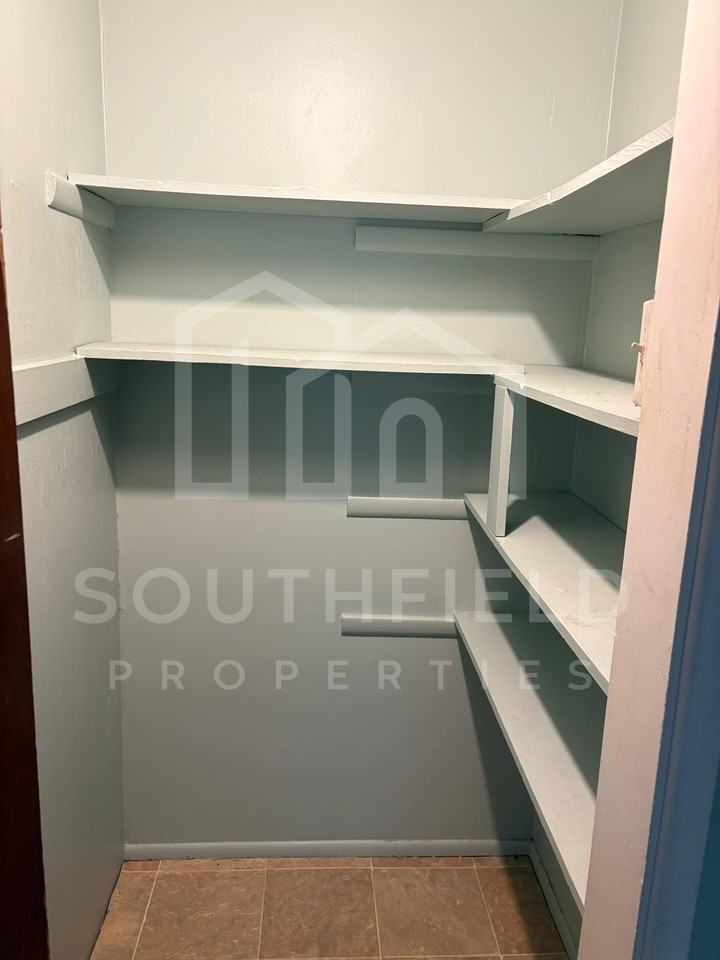 833 Seton Ave #2 - Photo 6 of 7