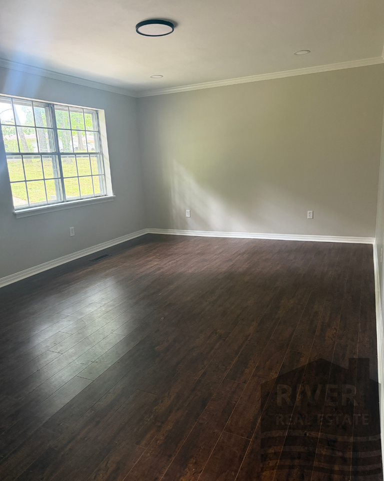150 Shelia St #1 - Photo 5 of 10