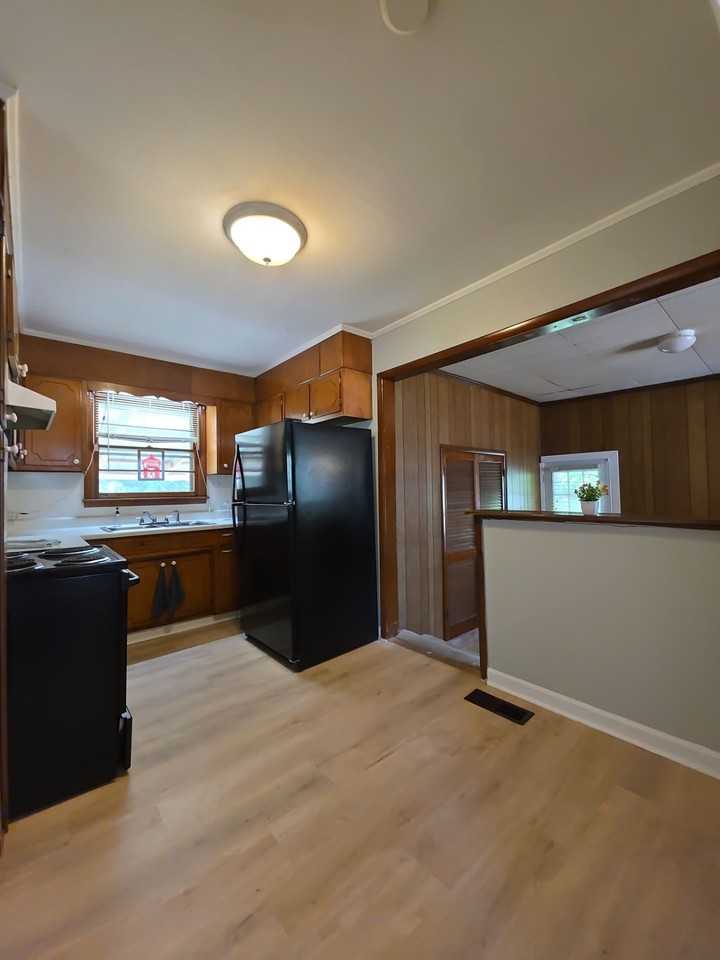 3902 Harwood Ave Sw #1 - Photo 5 of 13