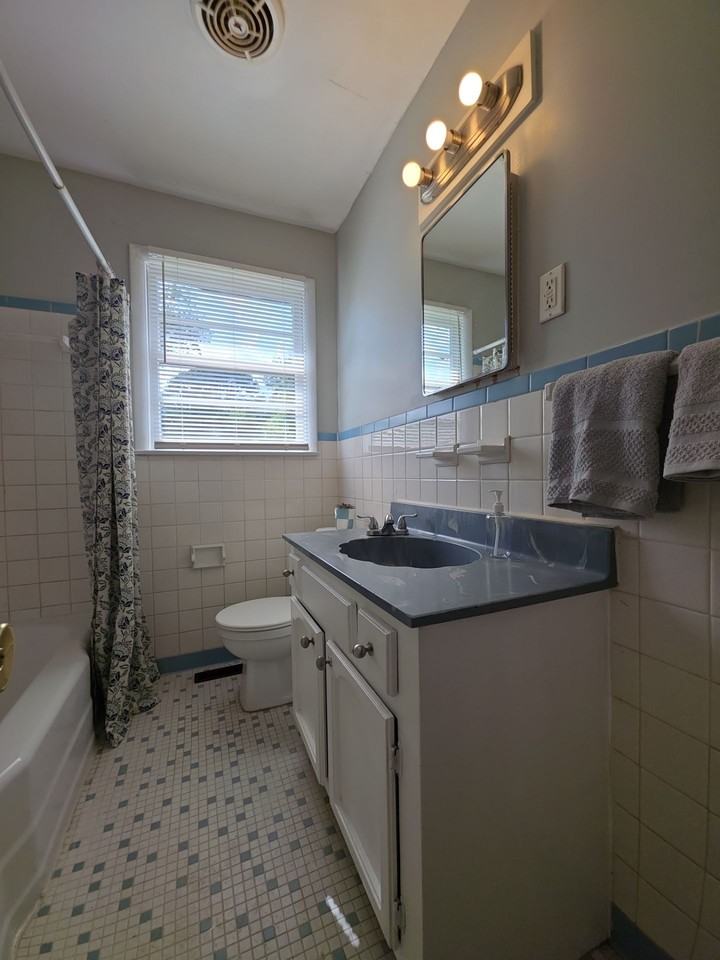 3902 Harwood Ave Sw #1 - Photo 7 of 13