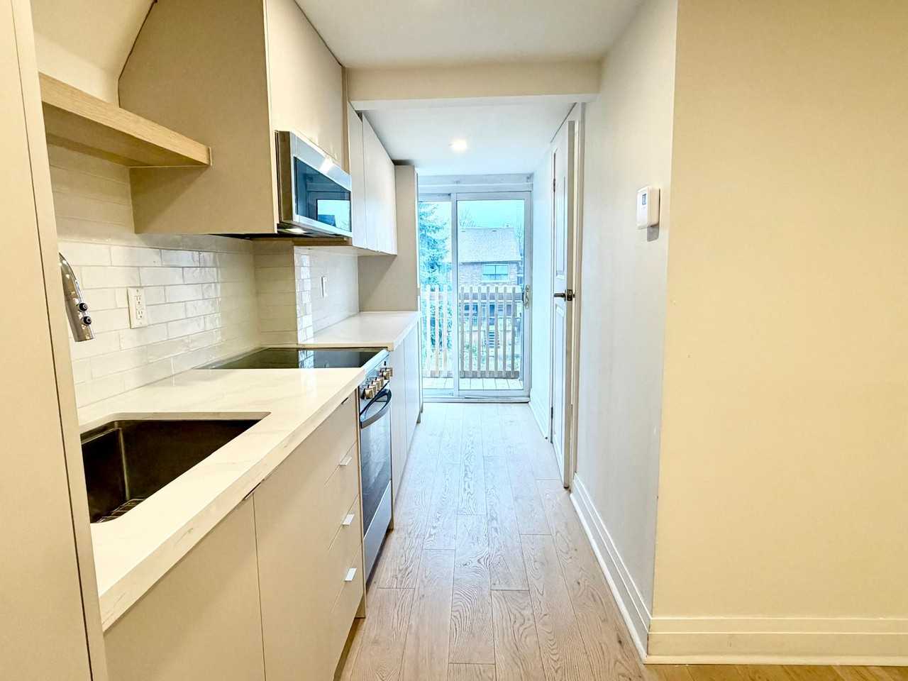275 Lauder Avenue - Photo 5 of 18