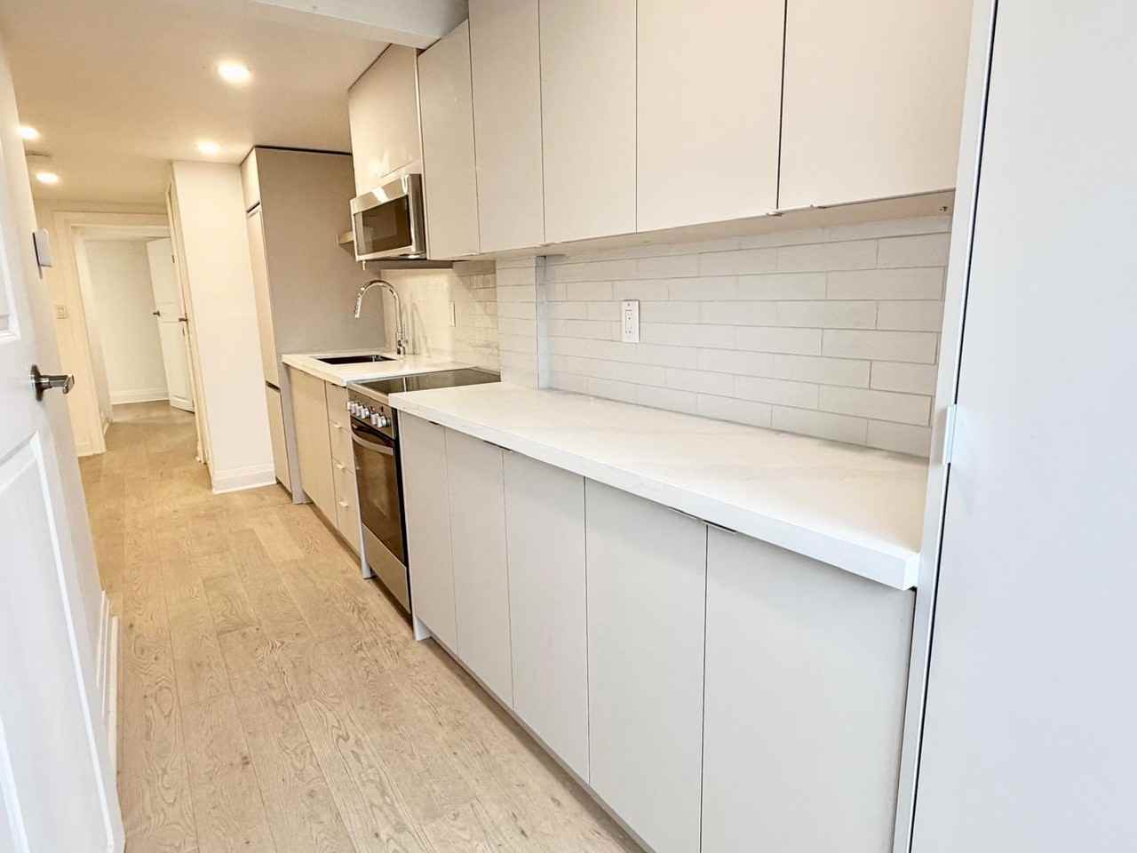 275 Lauder Avenue - Photo 3 of 18
