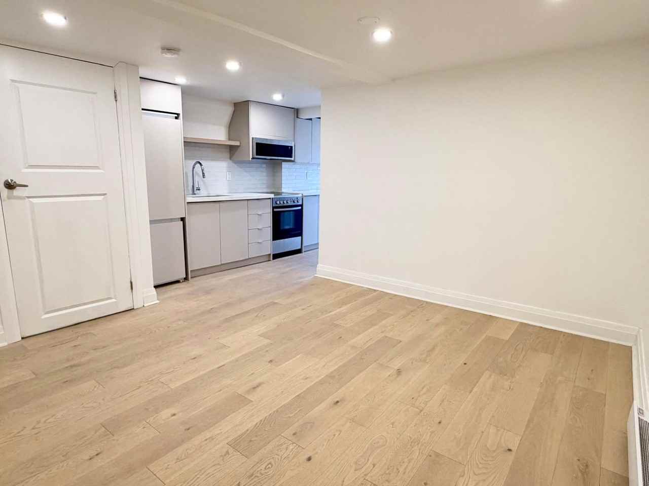 275 Lauder Avenue - Photo 6 of 18