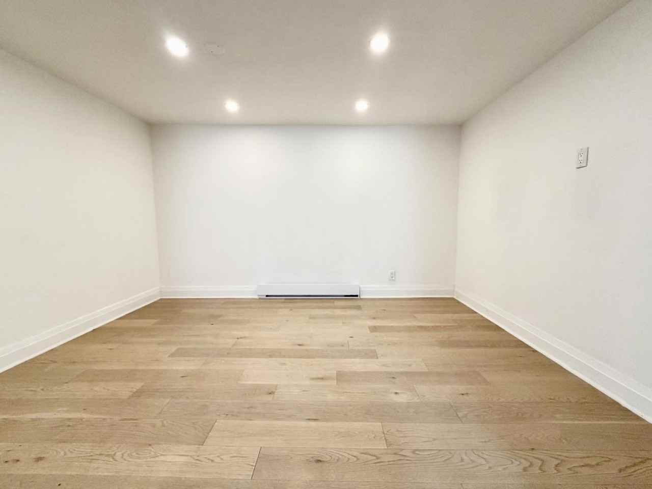 275 Lauder Avenue - Photo 7 of 18