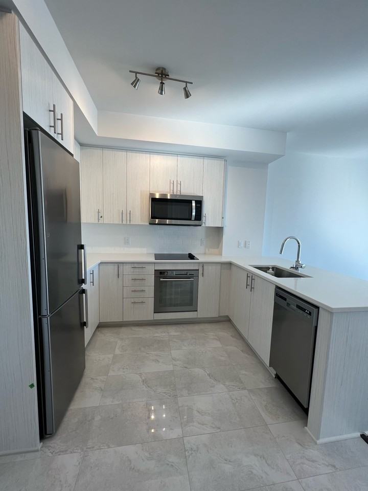 805 Carling (Icon) - Photo 3 of 12