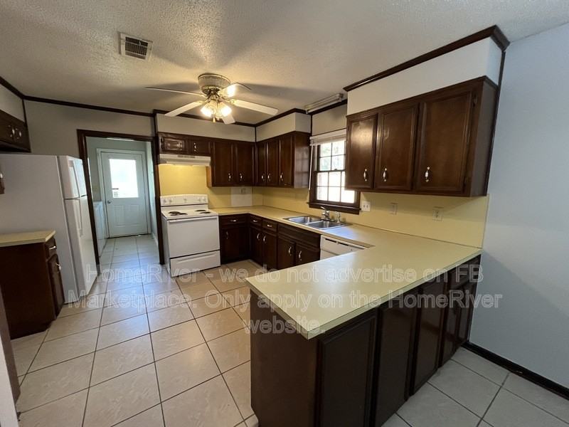 2224 W Aberdeen Dr - Photo 5 of 19
