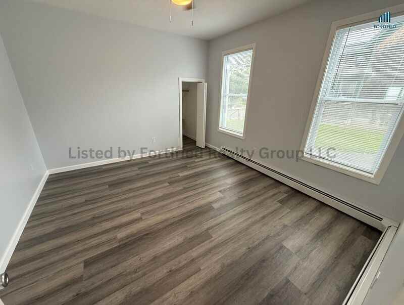 552 Maple St #1R - Photo 2 of 14