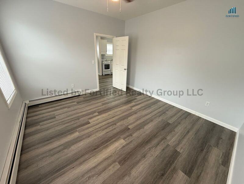 552 Maple St #1R - Photo 3 of 14