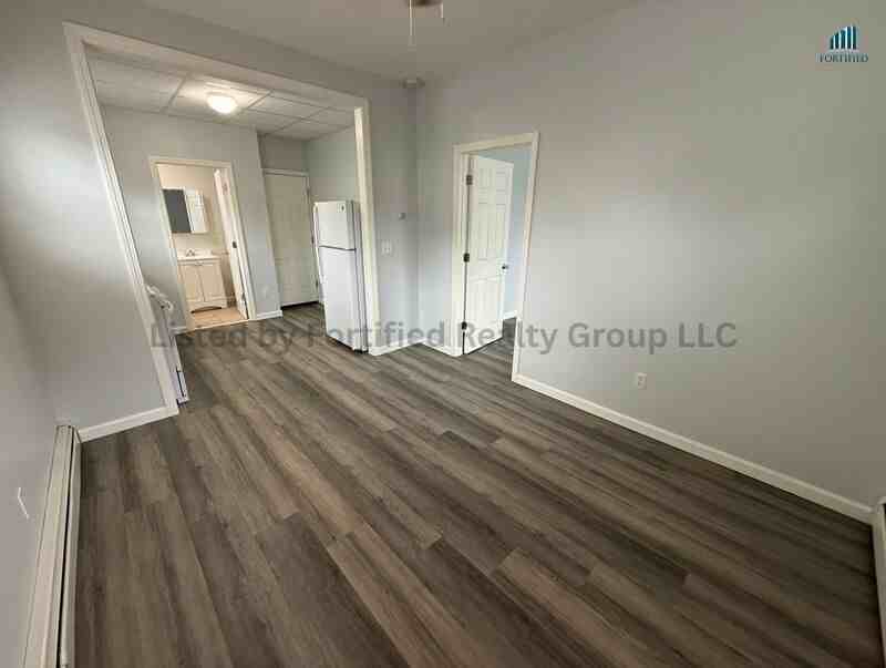 552 Maple St #1R - Photo 5 of 14