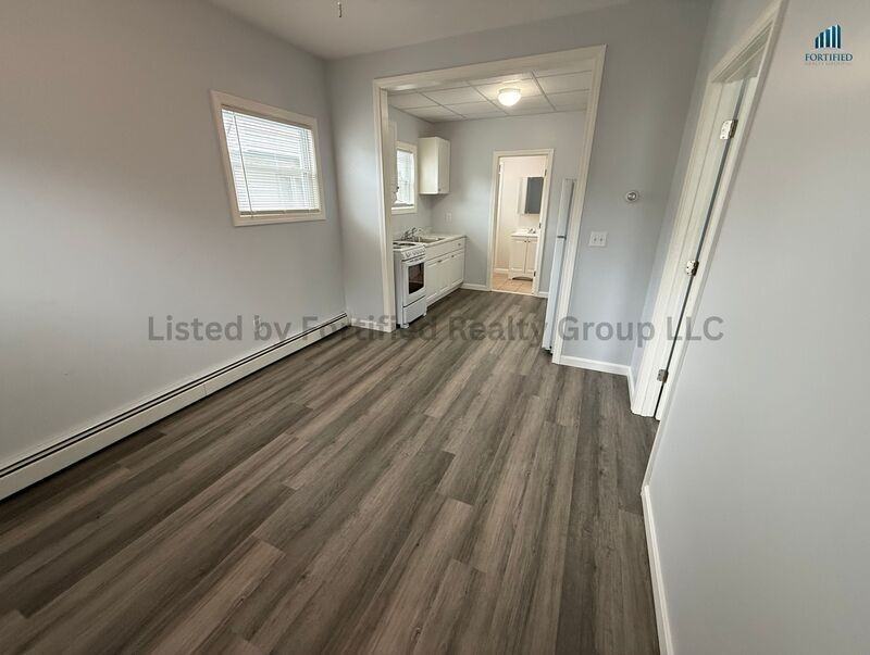 552 Maple St #1R - Photo 6 of 14
