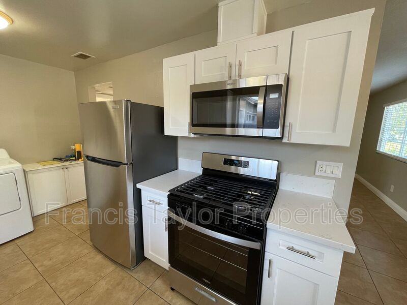 145 Francesca Dr - Photo 4 of 15