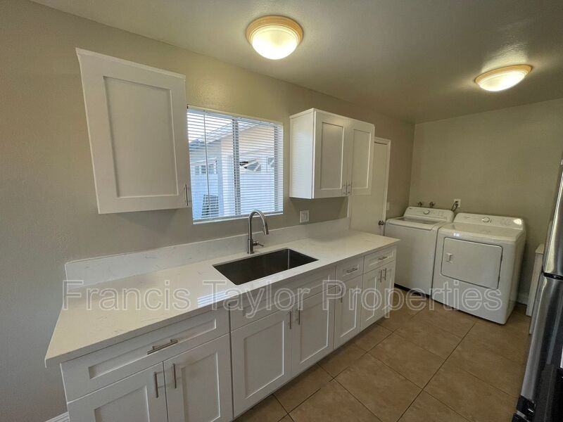 145 Francesca Dr - Photo 5 of 15