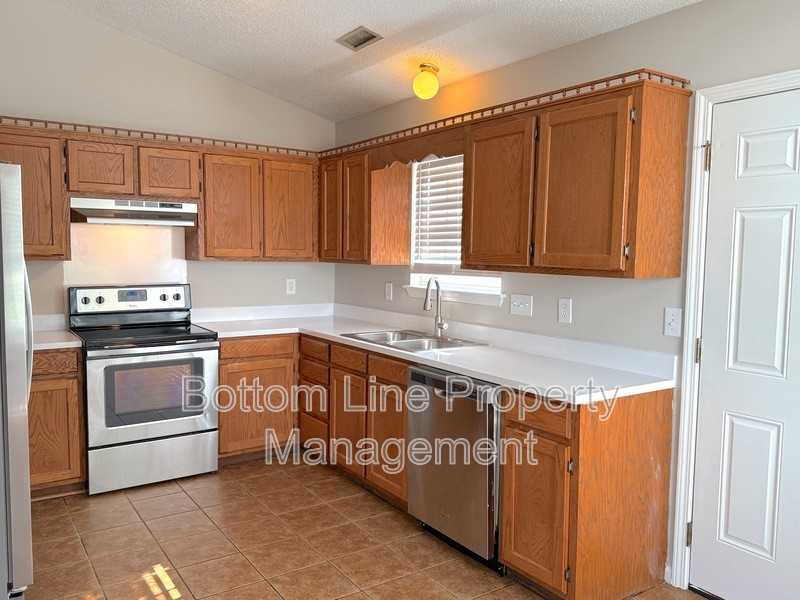 6228 Cottageville Ln - Photo 4 of 15