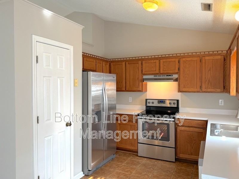 6228 Cottageville Ln - Photo 5 of 15