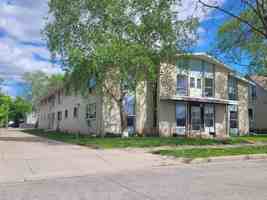 featured image of 210 N Summit St