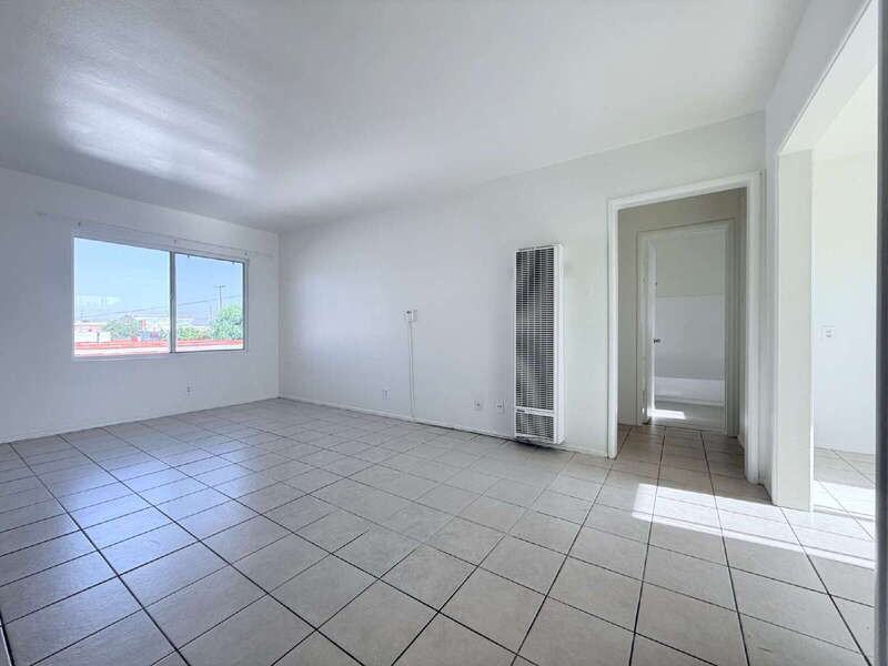 943 W 68th St #4 - Photo 7 of 34