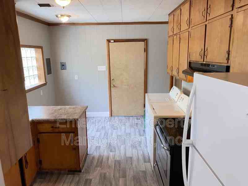 605 Houston St - Photo 7 of 40