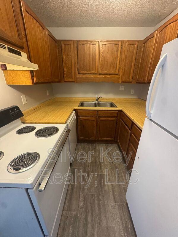 311 Sunset Dr #1 - Photo 4 of 10