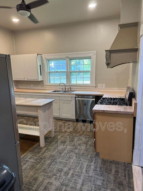 200 Pelham St - Photo 4 of 30