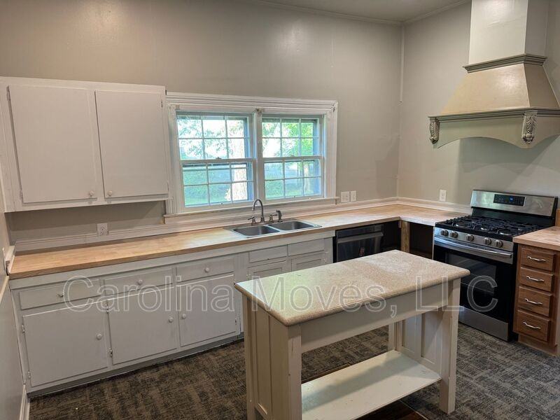 200 Pelham St - Photo 5 of 30