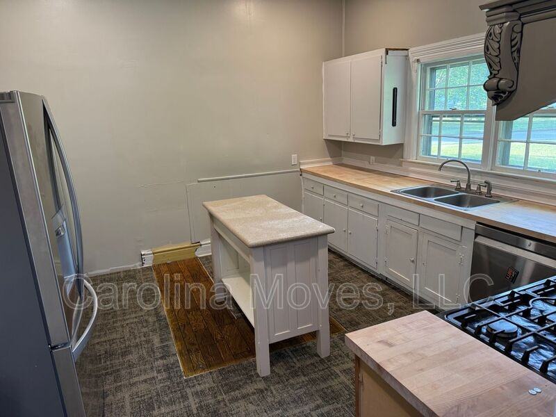 200 Pelham St - Photo 7 of 30