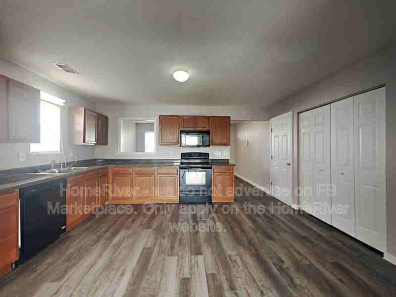 1784 Polaris Dr - Photo 7 of 28
