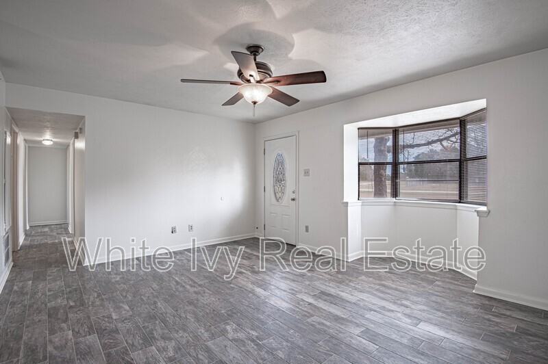 4 Barre Ln - Photo 5 of 36