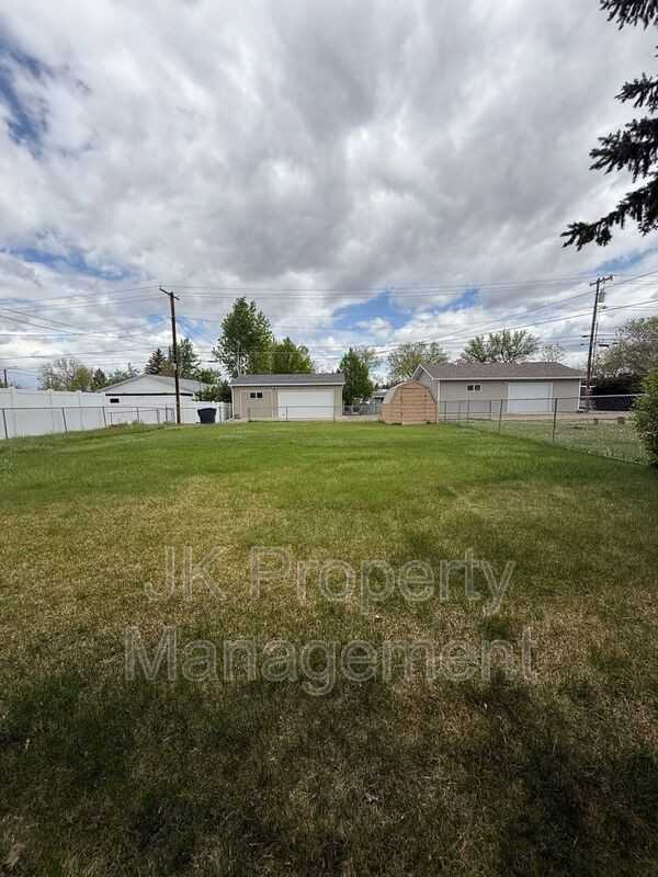 3005 7th Ave N - Photo 2 of 31