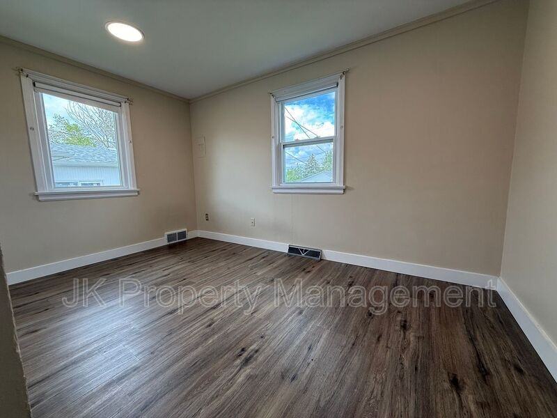 3005 7th Ave N - Photo 4 of 31