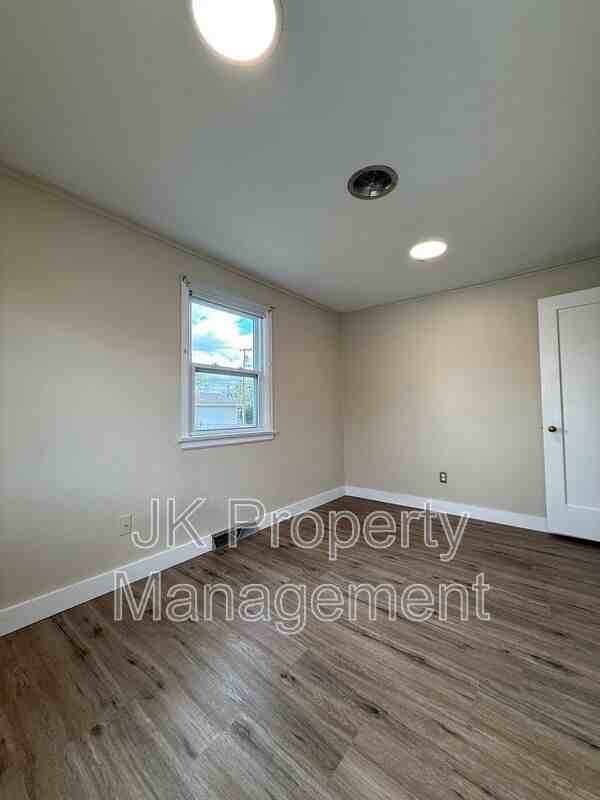 3005 7th Ave N - Photo 5 of 31