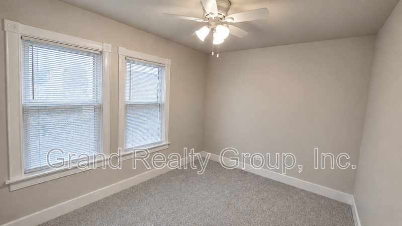 129 Cedar Ave #2R - Photo 5 of 12
