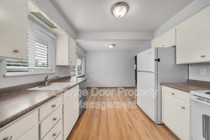 712 127th St S #1 - Photo 5 of 30