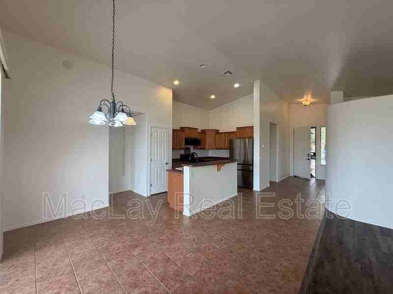 8311 S 23rd Pl - Photo 3 of 31