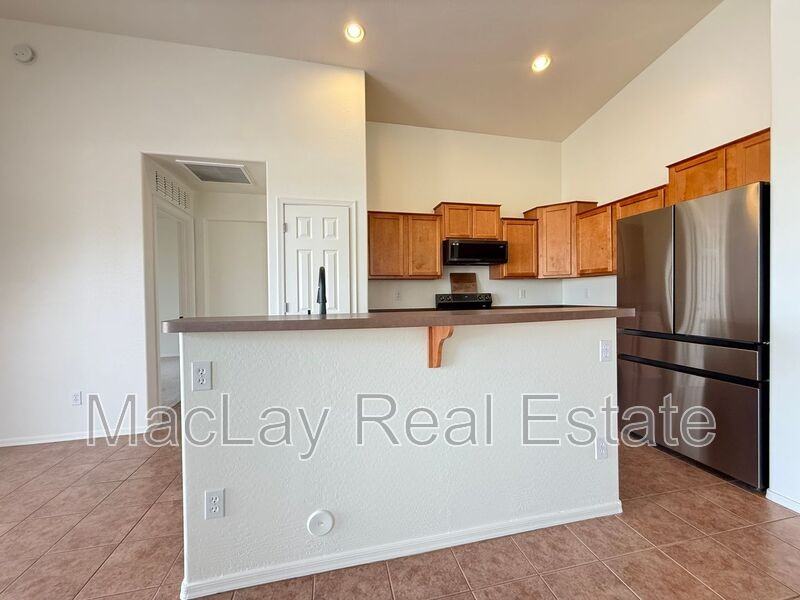 8311 S 23rd Pl - Photo 4 of 31