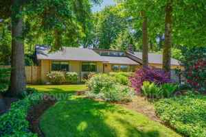 featured image of 3011 Ne 113th St