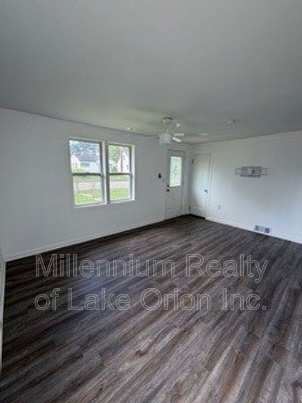 85 E Beverly Ave - Photo 4 of 14