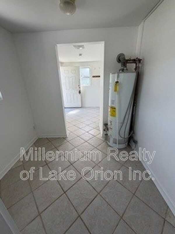 85 E Beverly Ave - Photo 6 of 14