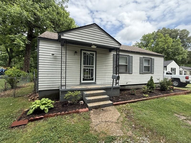 1464 Weymouth St - Photo 2 of 31
