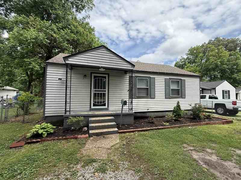 1464 Weymouth St - Photo 3 of 31