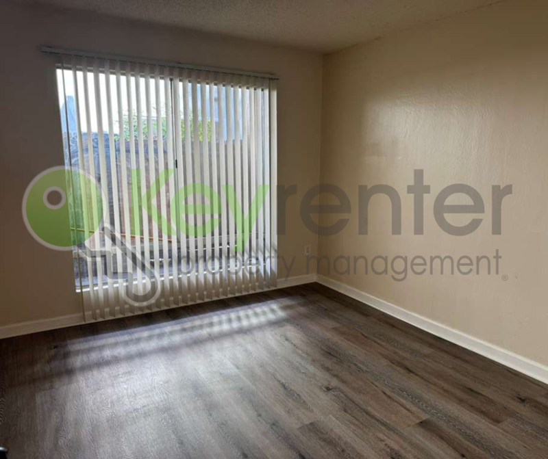 2515 H St #5 - Photo 5 of 21