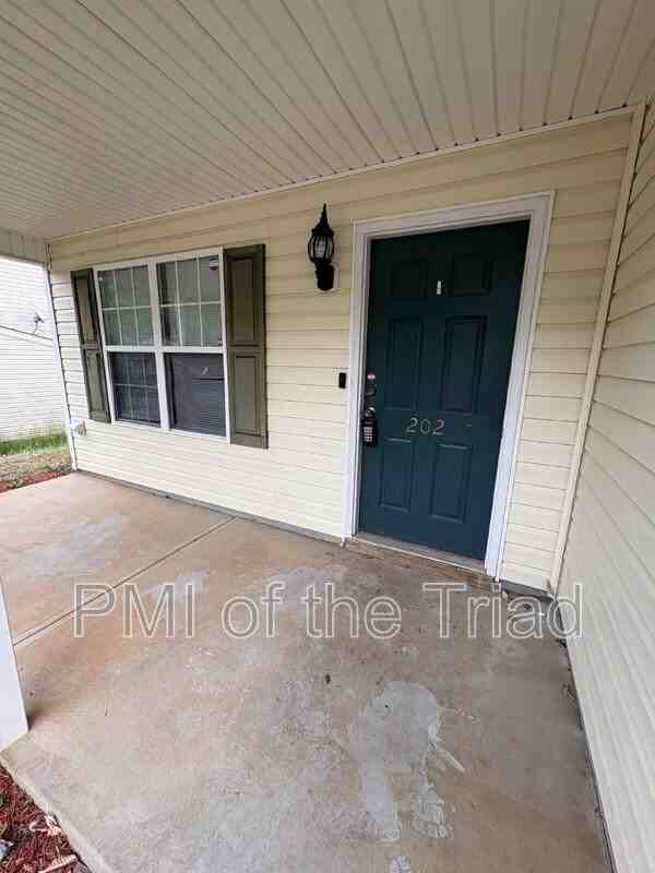 202 Kinnley Ct - Photo 2 of 19
