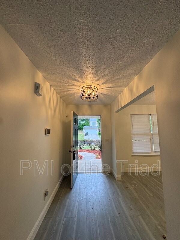 202 Kinnley Ct - Photo 3 of 19