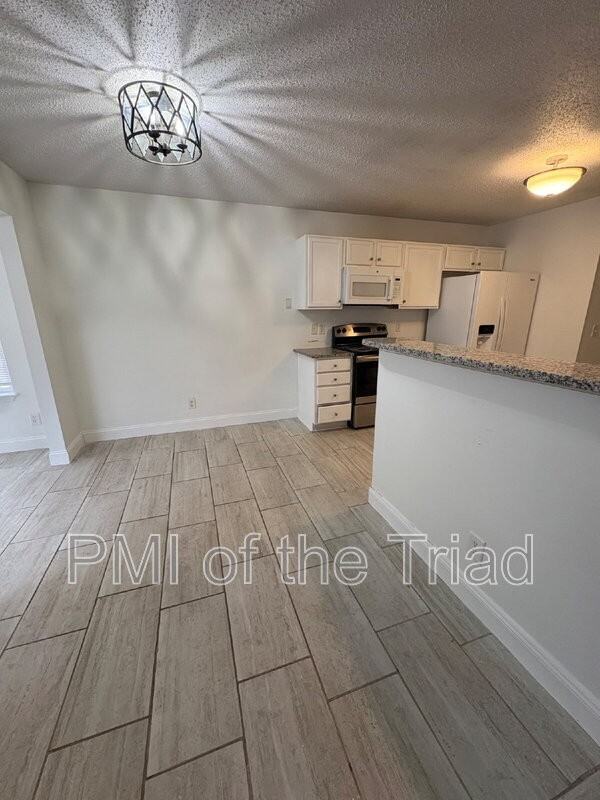 202 Kinnley Ct - Photo 7 of 19