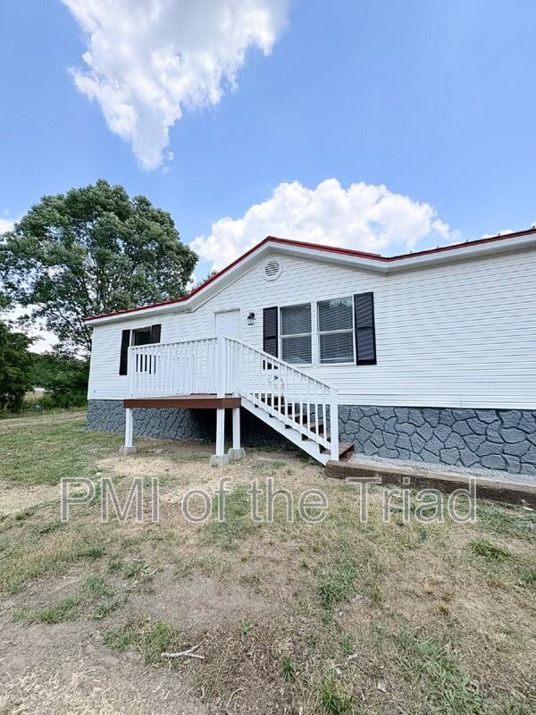 589 Alvis Ln - Photo 3 of 25